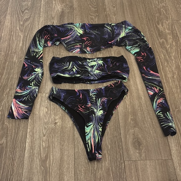 Freedom Rave Wear Set with Sleeves - Picture 2 of 5